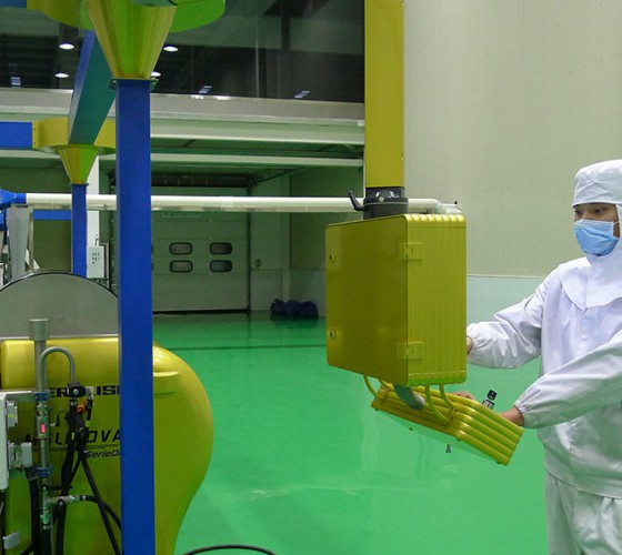 公司擁有三條原裝進(jìn)口冷榨橄欖油加工生產(chǎn)線(xiàn)，兩條德國(guó)福樂(lè)偉和一條意大利貝亞雷斯單一品種生產(chǎn)線(xiàn)，日加工鮮果能力達(dá)560噸，通過(guò)低溫純物理冷榨最大..